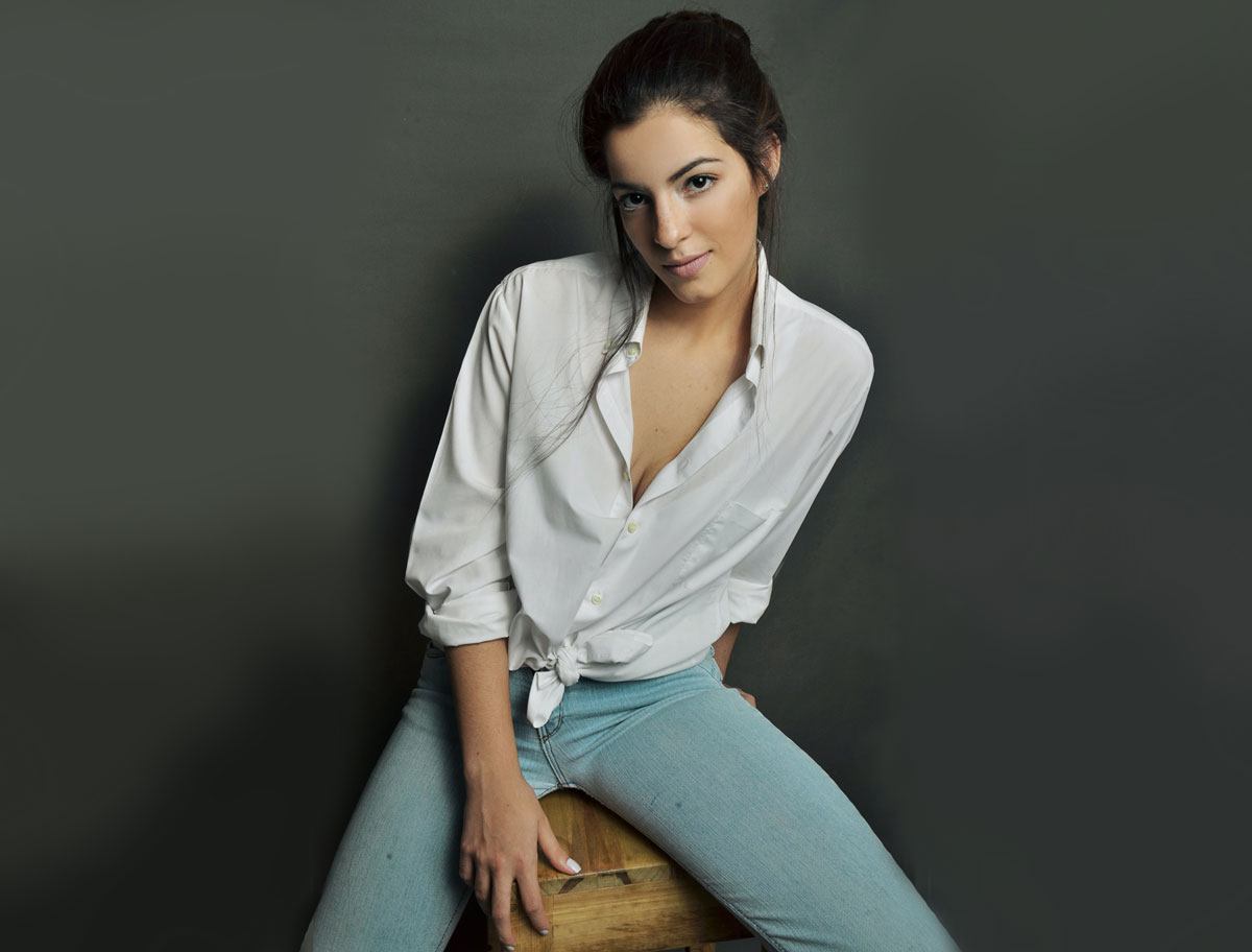 beautiful Dutch Bride girl with dark hair